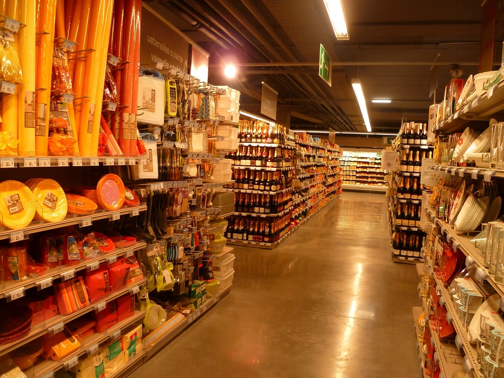 Loja de retalho alimentar com pavimento contínuo